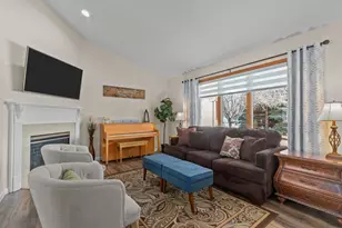 W5609 Jochmann Dr, Appleton, WI 54915 - Photo 6