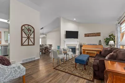 W5609 Jochmann Drive, Appleton, WI 54915 - Photo 4