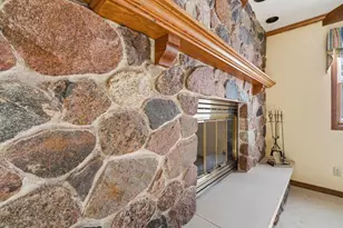 909 Country Club Ln, Fond du Lac, WI 54935 - Photo 10