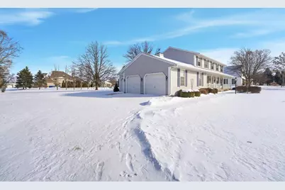 909 Country Club Lane, Fond du Lac, WI 54935 - Photo 4