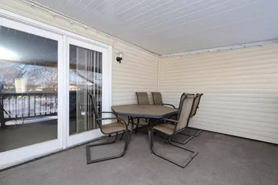 546 W Smith Avenue, Oshkosh, WI 54901 - Photo 8