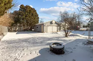 1674 Thornton Dr, Oshkosh, WI 54904 - Photo 38