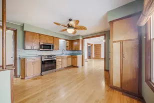 717 W South Park Ave, Oshkosh, WI 54904 - Photo 8