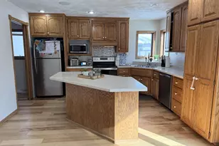 3608 S Berryfield Ln, Appleton, WI 54915 - Photo 6