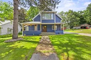 611 W Fulton St, Waupaca, WI 54981 - Photo 2