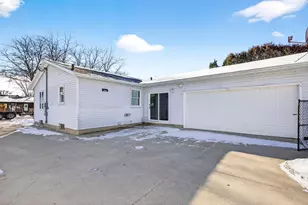 916 Charles St, Little Chute, WI 54140 - Photo 2