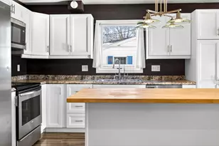 916 Charles St, Little Chute, WI 54140 - Photo 4