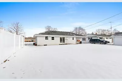 1619 Orchard Drive, Manitowoc, WI 54220 - Photo 4