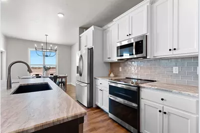 1350 Copilot Way, De Pere, WI 54115 - Photo 6