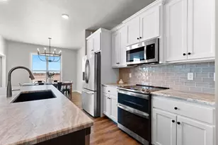 1350 Copilot Way, De Pere, WI 54115 - Photo 6