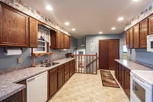 409 E Sumner St, Weyauwega, WI 54983 - Photo 10