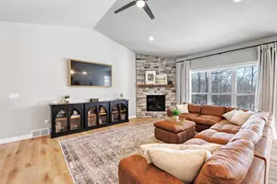 2531 S Stellita Cir, De Pere, WI 54115 - Photo 6