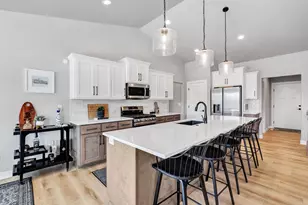 2531 S Stellita Cir, De Pere, WI 54115 - Photo 10