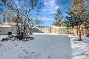 236 W South Park Ave, Oshkosh, WI 54902 - Photo 4