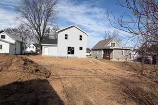 112 E Law St, New London, WI 54961 - Photo 2