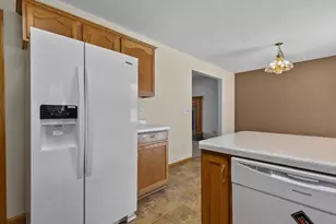 861 Carissa Ct, Omro, WI 54963 - Photo 10