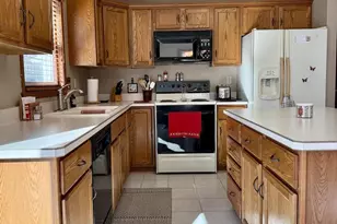 363 Sunnybrook Dr, Oshkosh, WI 54904 - Photo 8