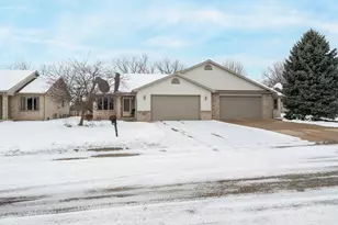 1579 Pond View Dr, Neenah, WI 54956 - Photo 2