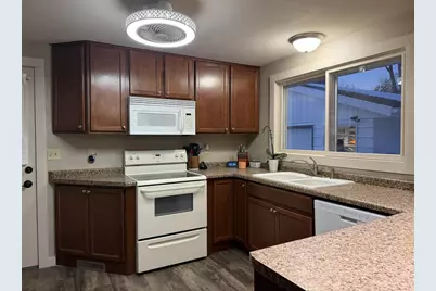 524 Wisconsin Street, Waupaca, WI 54981 - Photo 2