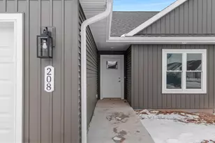 208 Clubhouse Ln, Kimberly, WI 54913 - Photo 2