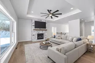 3698 Folkestone Dr, Green Bay, WI 54313 - Photo 4