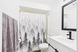 807 W Gruenwald Ave, Oshkosh, WI 54901 - Photo 24