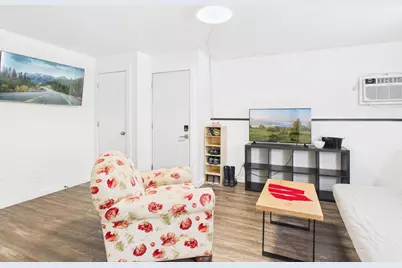 807 W Gruenwald Avenue, Oshkosh, WI 54901 - Photo 20