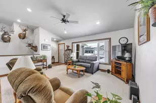 444 Sunny Vista Ct, Seymour, WI 54165 - Photo 2