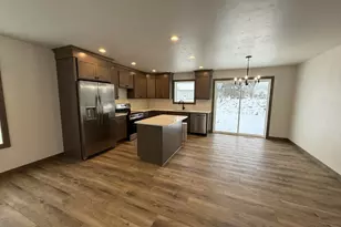 709 Robin St, New London, WI 54961 - Photo 6