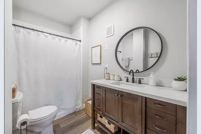 402 W 10th Avenue, Oshkosh, WI 54902 - Photo 14