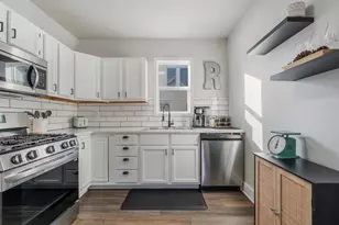 402 W 10th Ave, Oshkosh, WI 54902 - Photo 6