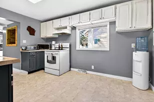 1221 Hillcrest Dr, Kaukauna, WI 54130 - Photo 10