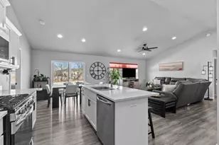 4372 Lakeland Dr, Oshkosh, WI 54904 - Photo 6