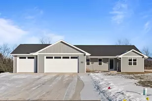 4372 Lakeland Dr, Oshkosh, WI 54904 - Photo 2