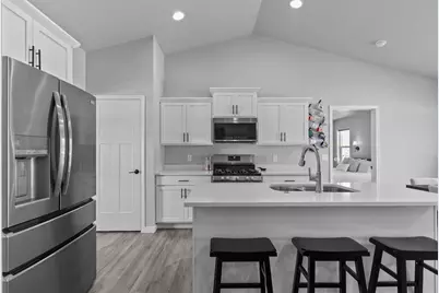 4372 Lakeland Drive, Oshkosh, WI 54904 - Photo 8