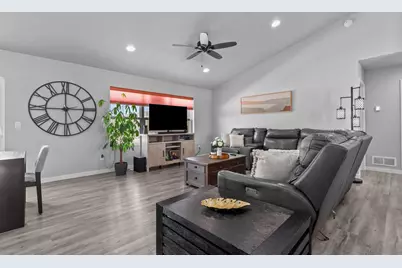 4372 Lakeland Drive, Oshkosh, WI 54904 - Photo 14