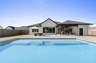 2448 Riddle Ct, De Pere, WI 54115 - Photo 2