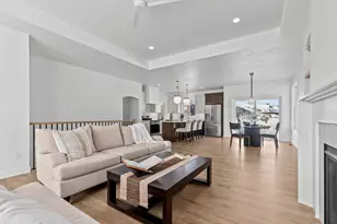 N8881 Killarney Way, Menasha, WI 54952 - Photo 8