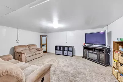 203 E Glenbrook Drive, Pulaski, WI 54162 - Photo 12