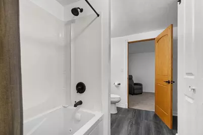 219 W 16th Avenue, Oshkosh, WI 54902 - Photo 32