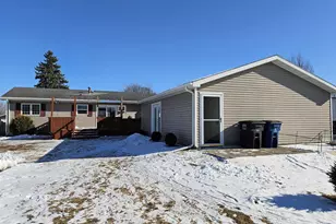613 McKinley Ave, Omro, WI 54963 - Photo 2