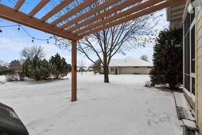 900 Clover Court, Menasha, WI 54952 - Photo 6