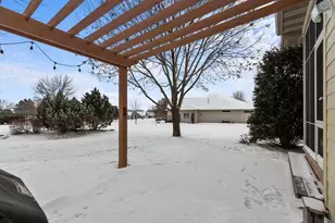 900 Clover Ct, Menasha, WI 54952 - Photo 6