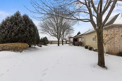 900 Clover Court, Menasha, WI 54952 - Photo 8