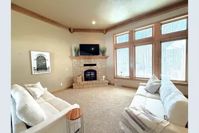 448 Harvest Road, Green Bay, WI 54302 - Photo 2