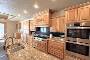 448 Harvest Rd, Green Bay, WI 54302 - Photo 8