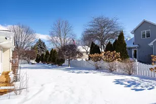 527 Applewood Dr, Kimberly, WI 54136 - Photo 2
