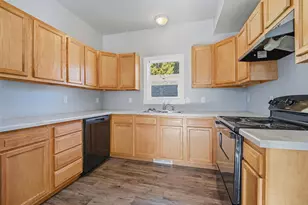 513 Evans St, Oshkosh, WI 54901 - Photo 8