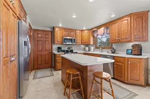 1258 Circle Dr, Green Bay, WI 54313 - Photo 8