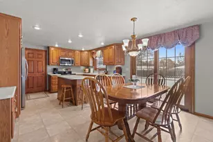 1258 Circle Dr, Green Bay, WI 54313 - Photo 6